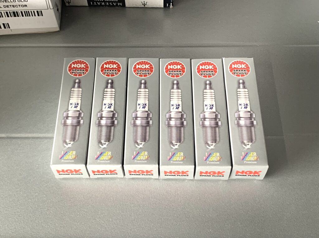 スパークプラグ 6本セット マセラティ純正 OEM NGK製 ギブリ レヴァンテ クアトロポルテ V6用
